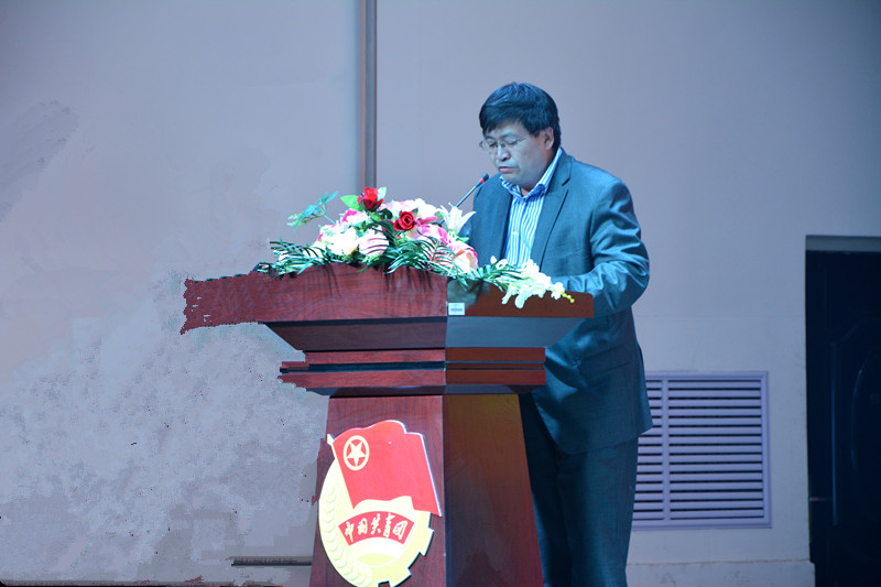 院长高楼军宣读表彰决定