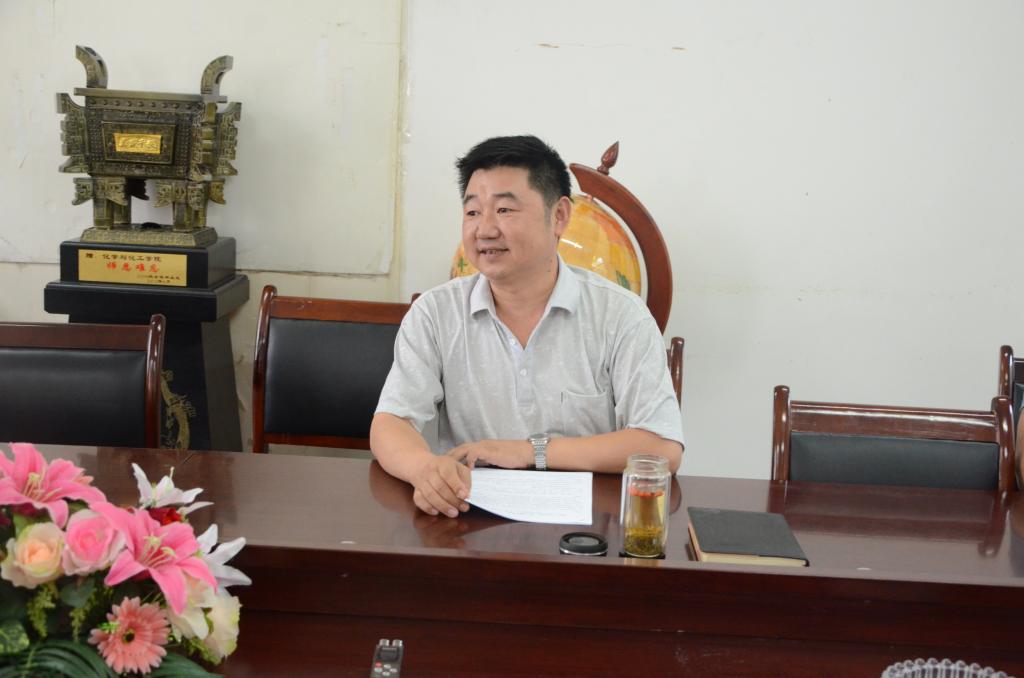 学院党委书记舒永安作报告